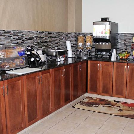 Foxwood Inn And Suites Fox Creek المظهر الخارجي الصورة