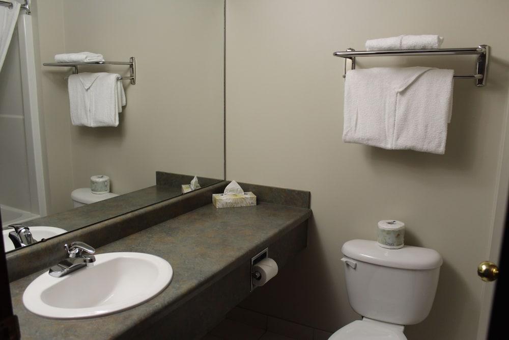 Foxwood Inn And Suites Fox Creek المظهر الخارجي الصورة