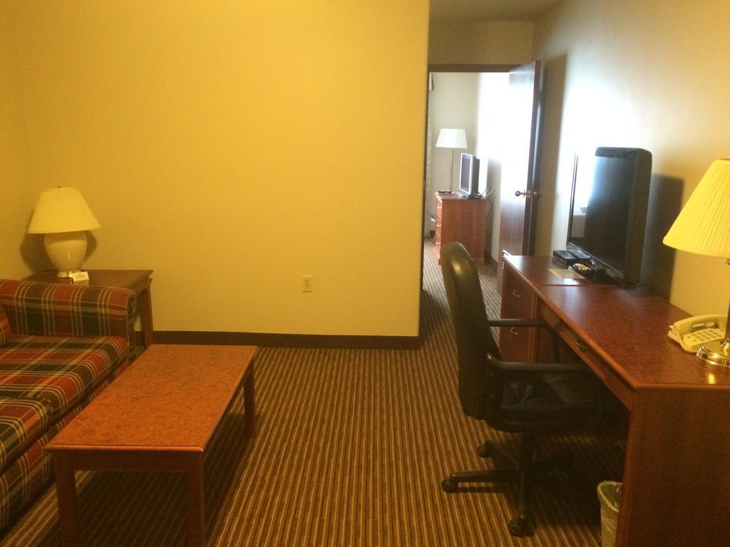 Foxwood Inn And Suites Fox Creek المظهر الخارجي الصورة