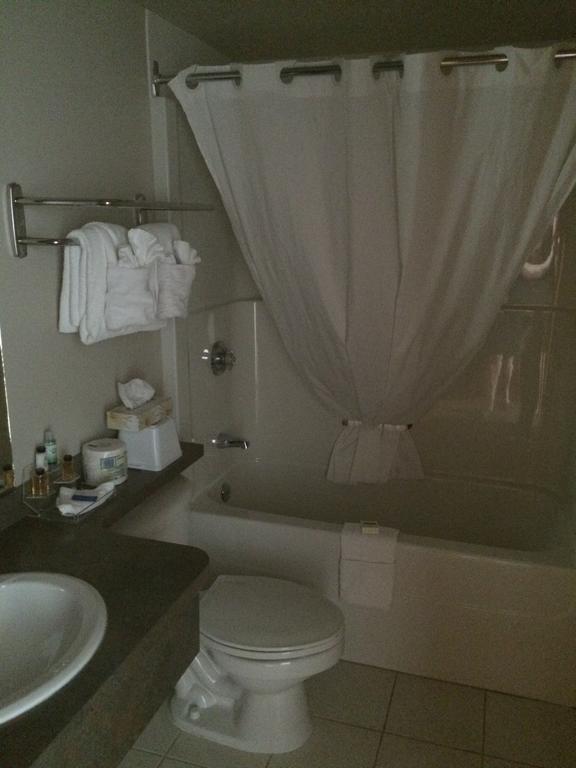 Foxwood Inn And Suites Fox Creek الغرفة الصورة