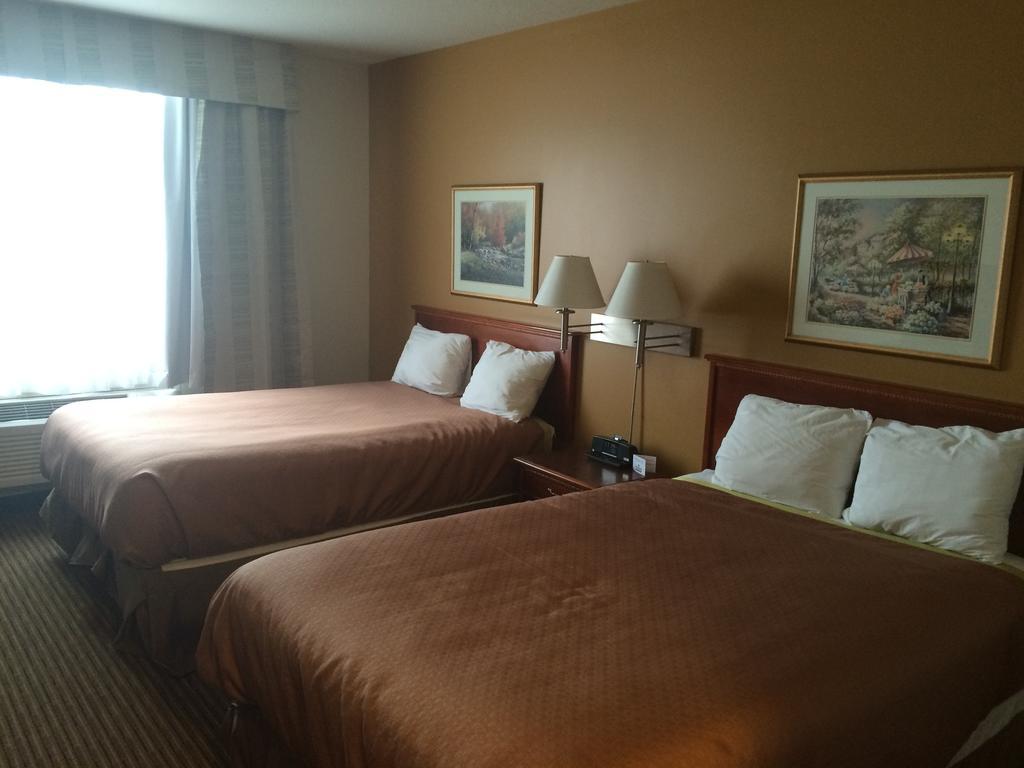 Foxwood Inn And Suites Fox Creek الغرفة الصورة