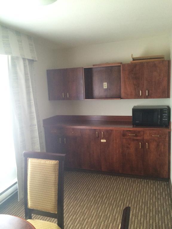 Foxwood Inn And Suites Fox Creek الغرفة الصورة