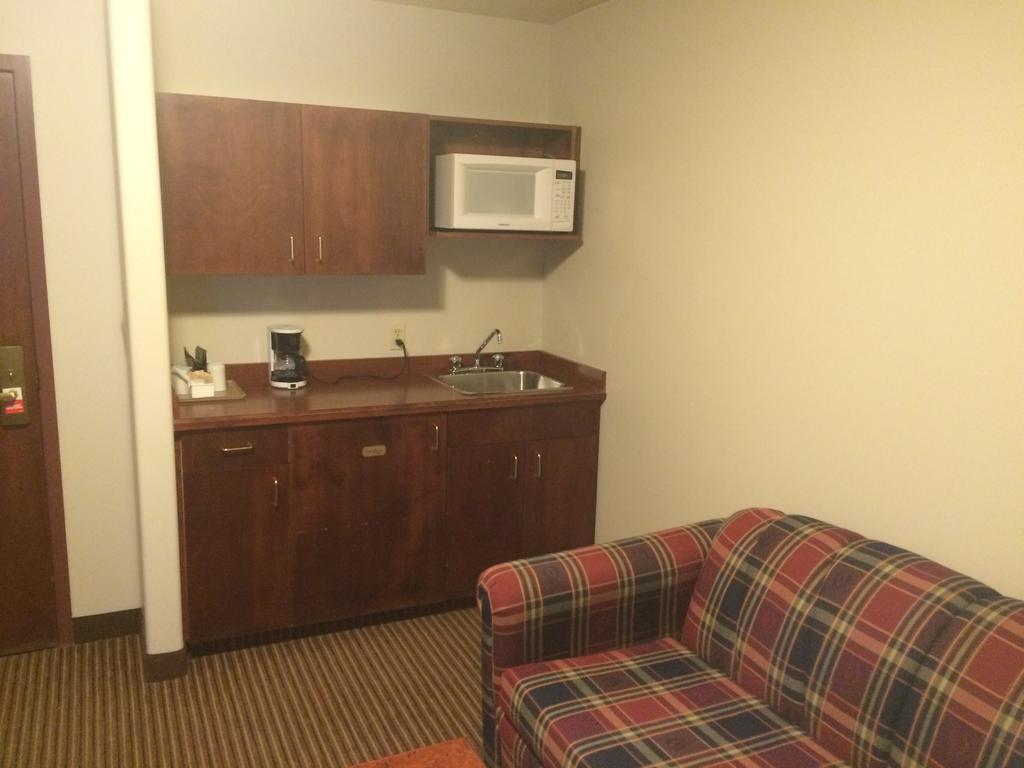 Foxwood Inn And Suites Fox Creek المظهر الخارجي الصورة